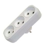 Разветвитель 3 гнезда без заземл. плоский 6А UNIVersal А203